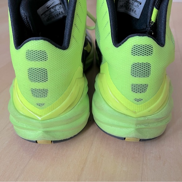 Nike Hyperdunk 2014 Volt / Black Sneakers - Picture 11 of 16